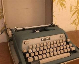 344 Traveling Typewritermin