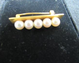 14kt Gold Pearl Bar Pin