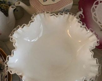 Milk glass, Fenton glass 