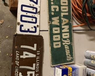 Antique and vintage license plates 