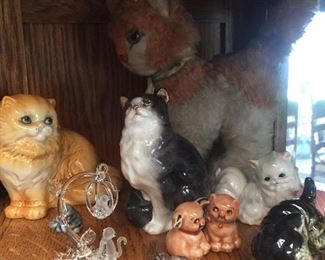 Steiff cat, vintage souvenir kitty salt and peppers. 