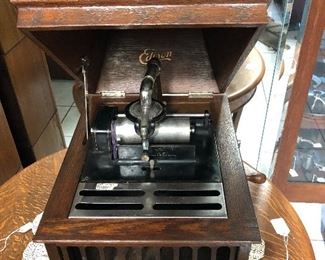 Edison “Amerola” phonograph 
c. May 1898