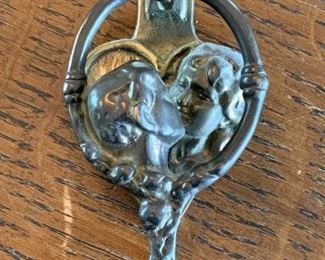 111 The Kissing Couple Door Knocker