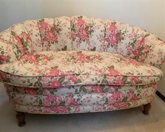 067 Scalloped Floral Loveseat