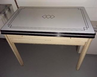 Near Mint Tin Top Extendable Kitchen Table