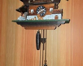Black forest Cuckoo clock (2 of 2)