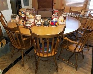 7' diameter(!) round kitchen table with 10 chairs!