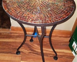 Accent table
