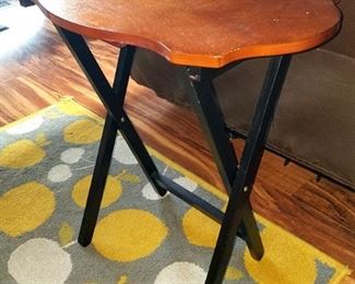 Folding table