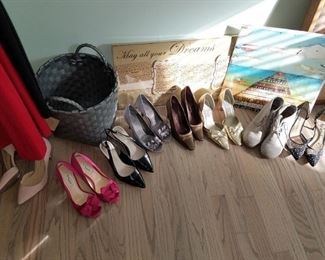 Women's shoes. (mostly size 8)
