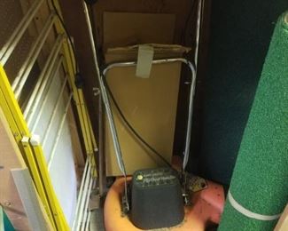 Electric lawnmower