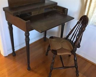 Desk and Chair https://ctbids.com/#!/description/share/309351