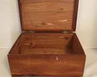 Wooden Storage Box https://ctbids.com/#!/description/share/309374