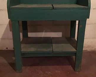 Gardening Table https://ctbids.com/#!/description/share/309383