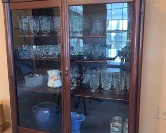 Vitrine cabinet