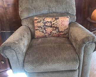 Brand new lift chair