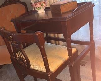 Gossip Bench with Lyreback chair