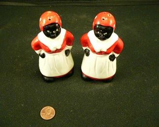 Mammy salt and pepper shaker