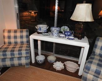 White table is NFS(Not For Sale), we use it for display.