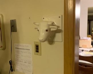 Excellent condition vintage marsh bowl hanging mounted cow/bull