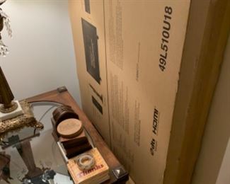 Brand new flatscreen still in box And broyhill side table