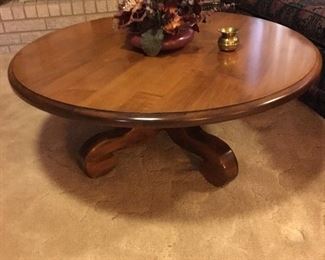 Early American coffee table extra nice