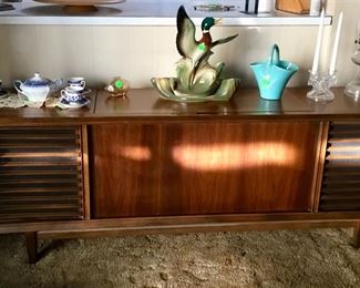 The70’s stereo in beautiful wood.