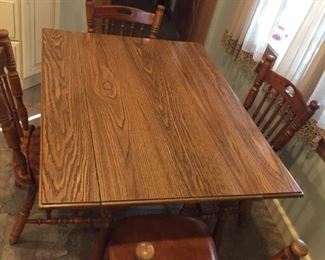 drop leaf table. great for small spaces  48' x 36' opened  48' x 23' closed $125