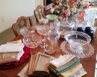 Set of 4 ceramic green tea cups, placemats & napkins, patterned tea towels