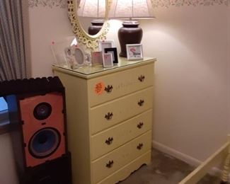 Chest of drawers, lamp, filigree wall mirror, several stereo speakers