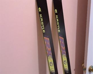 Pair of skis