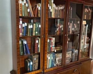 Gorgeous China/display cabinet & huge collection of vintage/antique & collectible books 