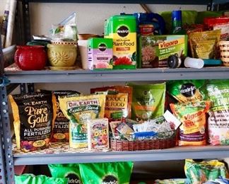 Plant Food / Potting Soil & Planters