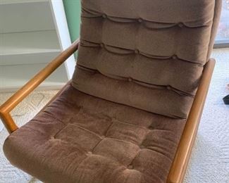 Big Comfy Mid Mod Chair https://ctbids.com/#!/description/share/310366