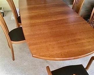 Dining Table and 6 Chairs                https://ctbids.com/#!/description/share/309968