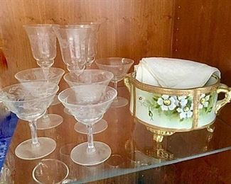 Vintage Glassware https://ctbids.com/#!/description/share/309980