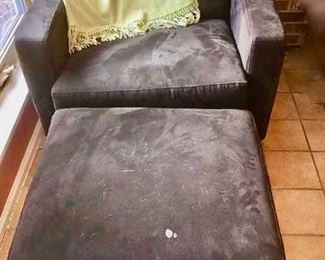 Black Micro-Fiber Chair with Ottoman and Throw https://ctbids.com/#!/description/share/310247