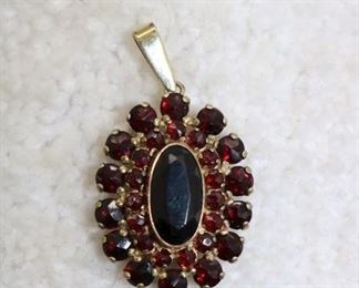 Antique 333 8K Gold Garnet Pendant  4.19 g