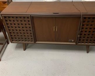 Zenith console record player and radio