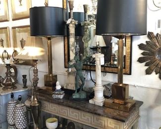 Wall mirror in gilded Greek key frame, pair of brass mid-century table lamps with drum shades, Italian console with stone top over Greek key carved apron.