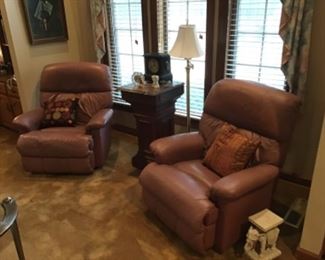 Pair of lazy boy leather recliners