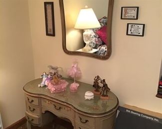 French dressing table