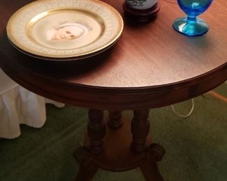 Round Parlor Table