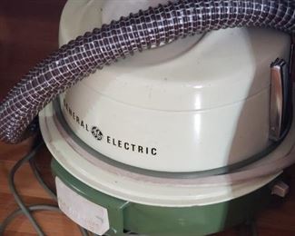 Vintage GE vacuum, excellent condition