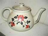 ONE HALL TEAPOT RED BLACK FLORAL PATTERN