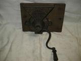 COFFEE GRINDER, THE C. PARKER NO 980 , GOFFEE GRINDER , PATENT APPLIED IN 1876 , WALL MOUNT , WITH HANDLE , CAST IRON , WITH LID