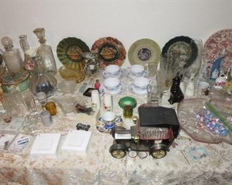 VINTAGE GLASSWARE - DECANTERS - COLLECTIBLES
