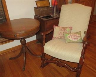 ANTIQUE ROUND TABLE - ROCKING CHAIR