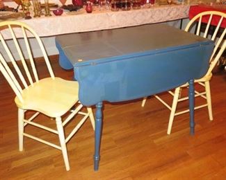 KITCHEN TABLE & 2 CHAIRS