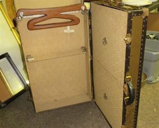 STEAMER ANTIQUE TRUNK